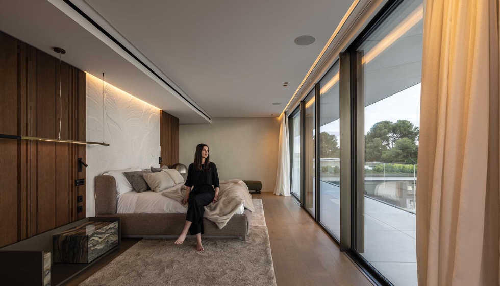 En la vivienda se han empleado los sistemas de Technal Artline Flush, Unicity HI y la barandilla Gypse Glass. Foto: Manuel Rodrguez...