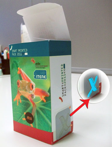 Un dispositivo electroluminiscente se activa en caso de que el sensor detecte la apertura del envase
