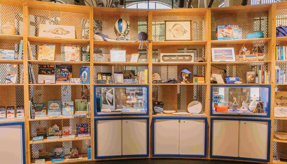 Detalle del dise�o interior de la tienda de este espacio expositivo