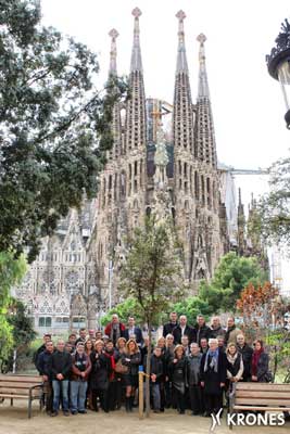 Los trabajadores de Krones Ibrica se fotografiaron en La Sagrada Famlia de Gaud, en Barcelona, con motivo de la efemride...