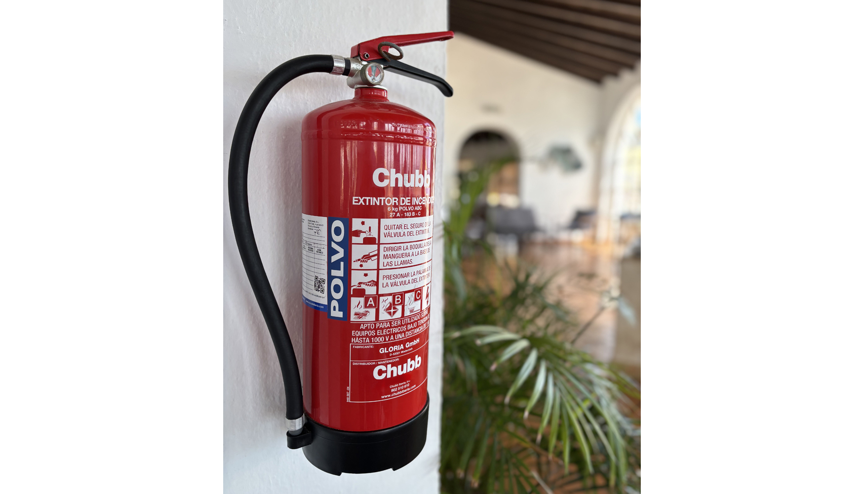 Extintor de pared de Chubb Iberia en uno de los hoteles de MacDonald Resorts Spain