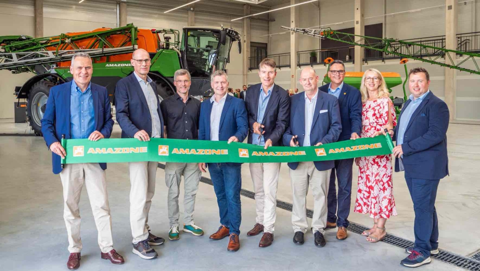 Ceremonia de inauguraci�n del nuevo centro de formaci�n Amazone Academy. Andreas Hemeyer (Director General del Grupo Amazone), Dr...