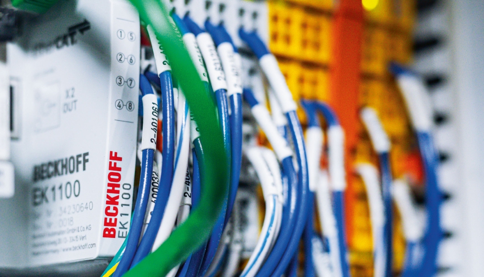 Automation NTH emplea una amplia variedad de terminales de E/S EtherCAT y TwinSAFE en la mquina de montaje y el alimentador de bobinas para sellar...