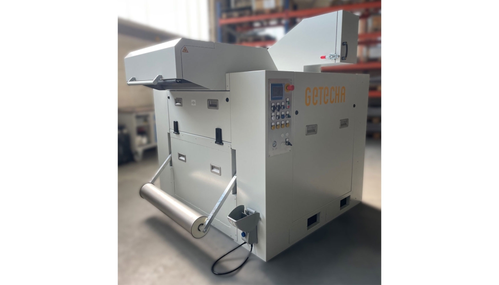 El granulador de entrada RS 30090-E de Getecha muele el esqueleto de termoformado con un potente rotor de tres cuchillas y un accionamiento de 22 kW...