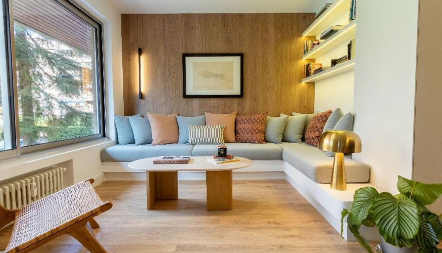 Saln amueblado con sof de obra