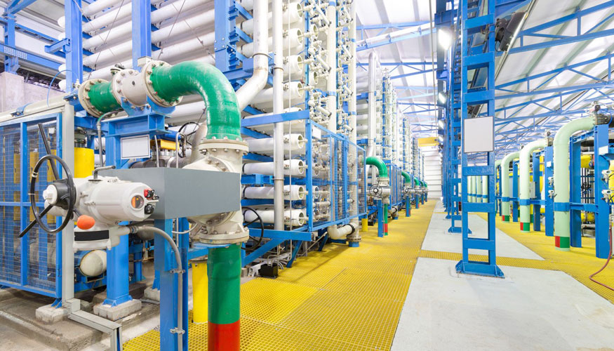 Bastidores en la zona en la que se lleva a cabo la osmosis inversa en una planta desaladora