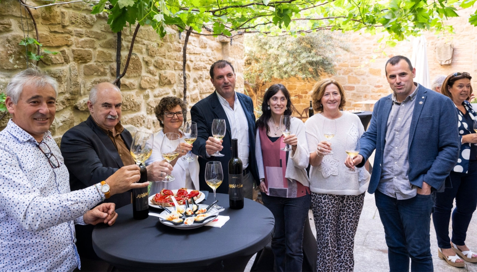 Presentaci�n en Olite de la nueva variedad de uva Musa en la que particip� el consejero Aierdi