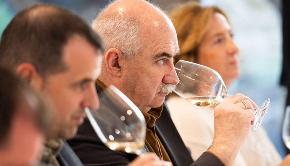 El director general de Desarrollo Rural, Rub�n Go�i, y el consejero Aierdi en un momento de la presentaci�n