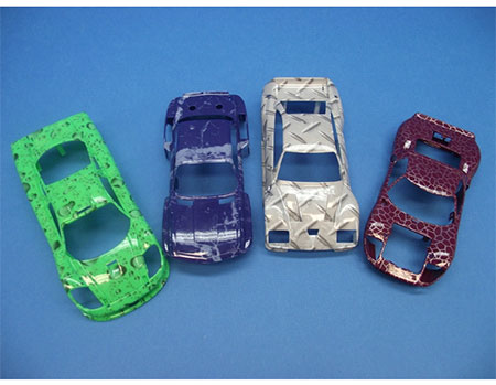 La tcnica 'water printing se ha aplicado en la decoracin de carcasas de coches de juguete de diferentes tamaos