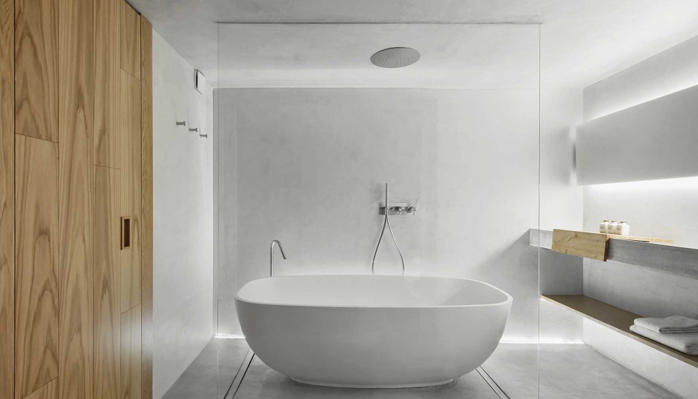 La apariencia mineral de Mortex de Beal Internacional contribuyen a crear un espacio de ba�o homog�neo. Foto: Jos� Hevia...