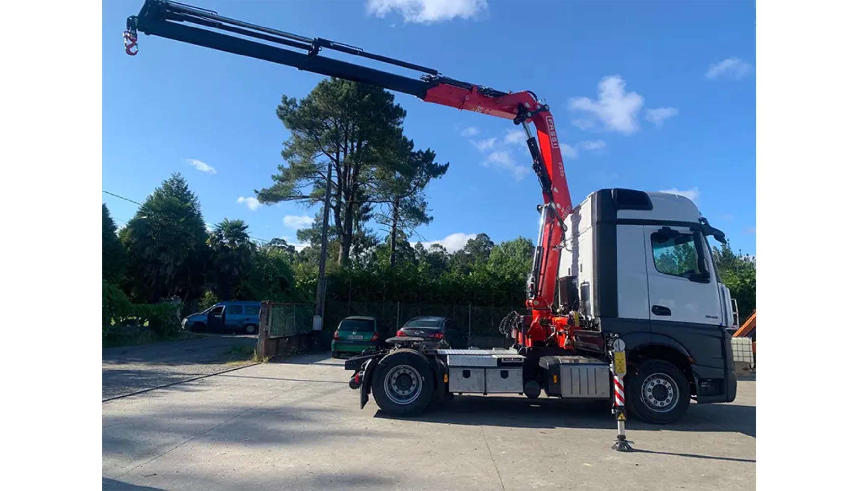 La gra hidrulica articulada Fassi F235A entregada incorpora especificaciones tcnicas avanzadas