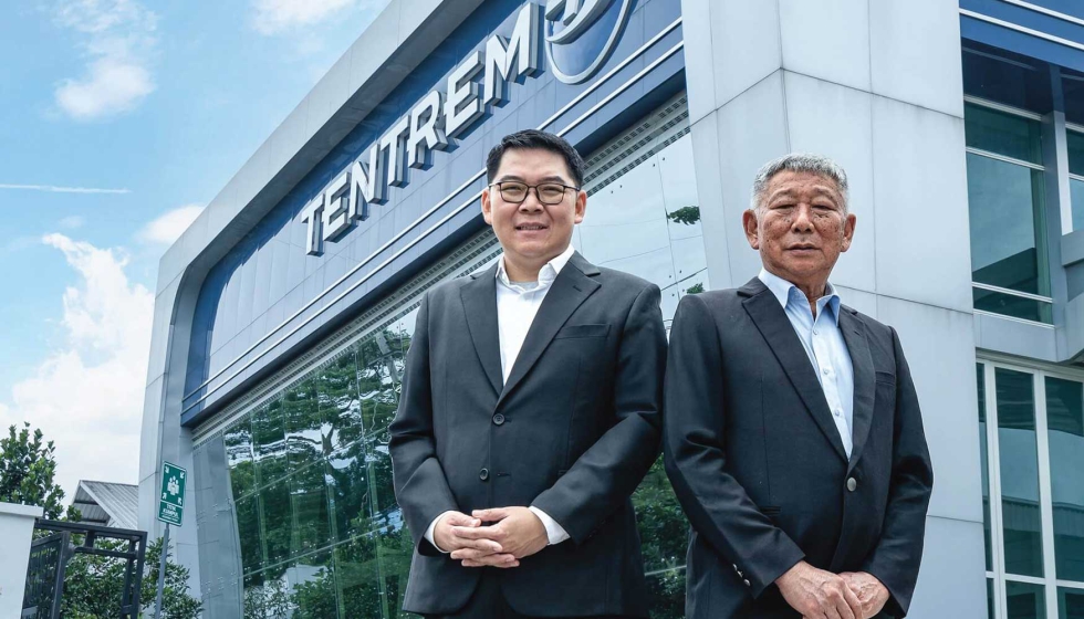 Dos generaciones: el padre Tatang Wahyudi fund la empresa en 1983. Su hijo Yohan aporta sus ideas y su estilo personal a la produccin moderna...