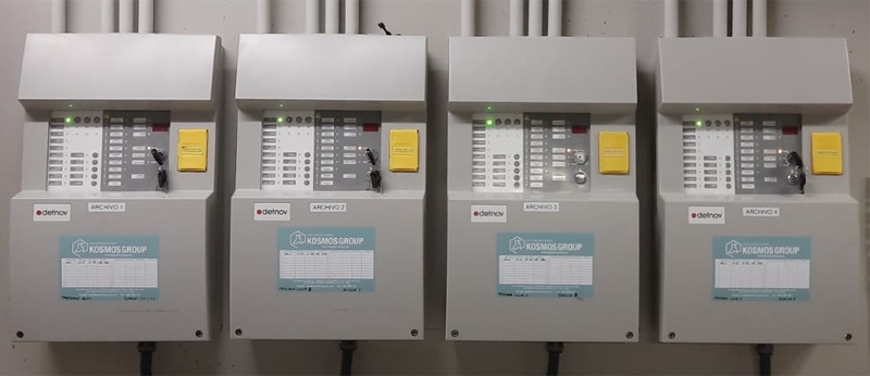 Los detectores instalados en diversas reas del edificio envan seales a las centrales receptoras de alarmas de incendios...