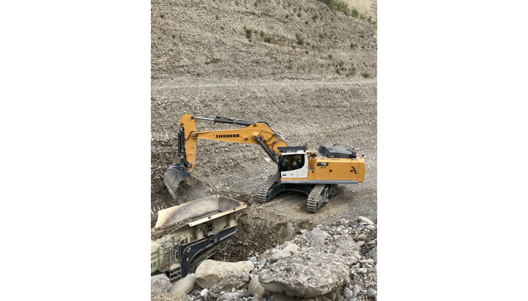 La R 978 SME se emplea para la extraccin directa de roca abrasiva