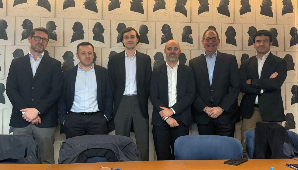 Imagen tomada tras la firma del acuerdo de adquisicin de Mytra por parte de Acciona