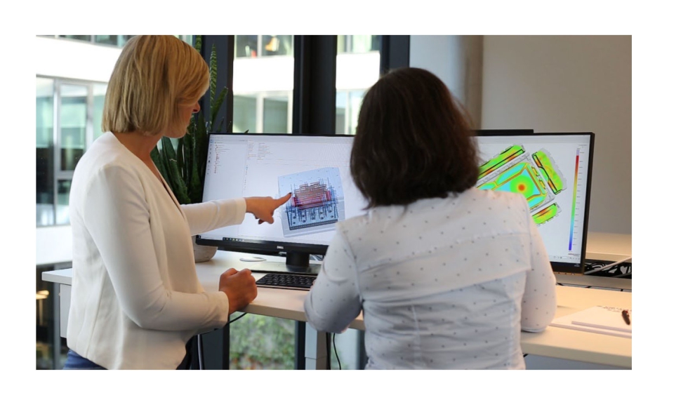 Usuarios mostrando Sigmasoft durante una sesin detallada del software