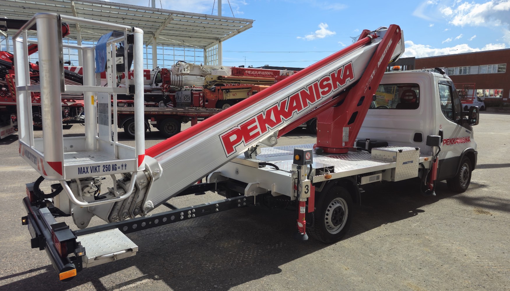 Plataforma Multitel MTE 270 EX adquirida por Pekkaniska