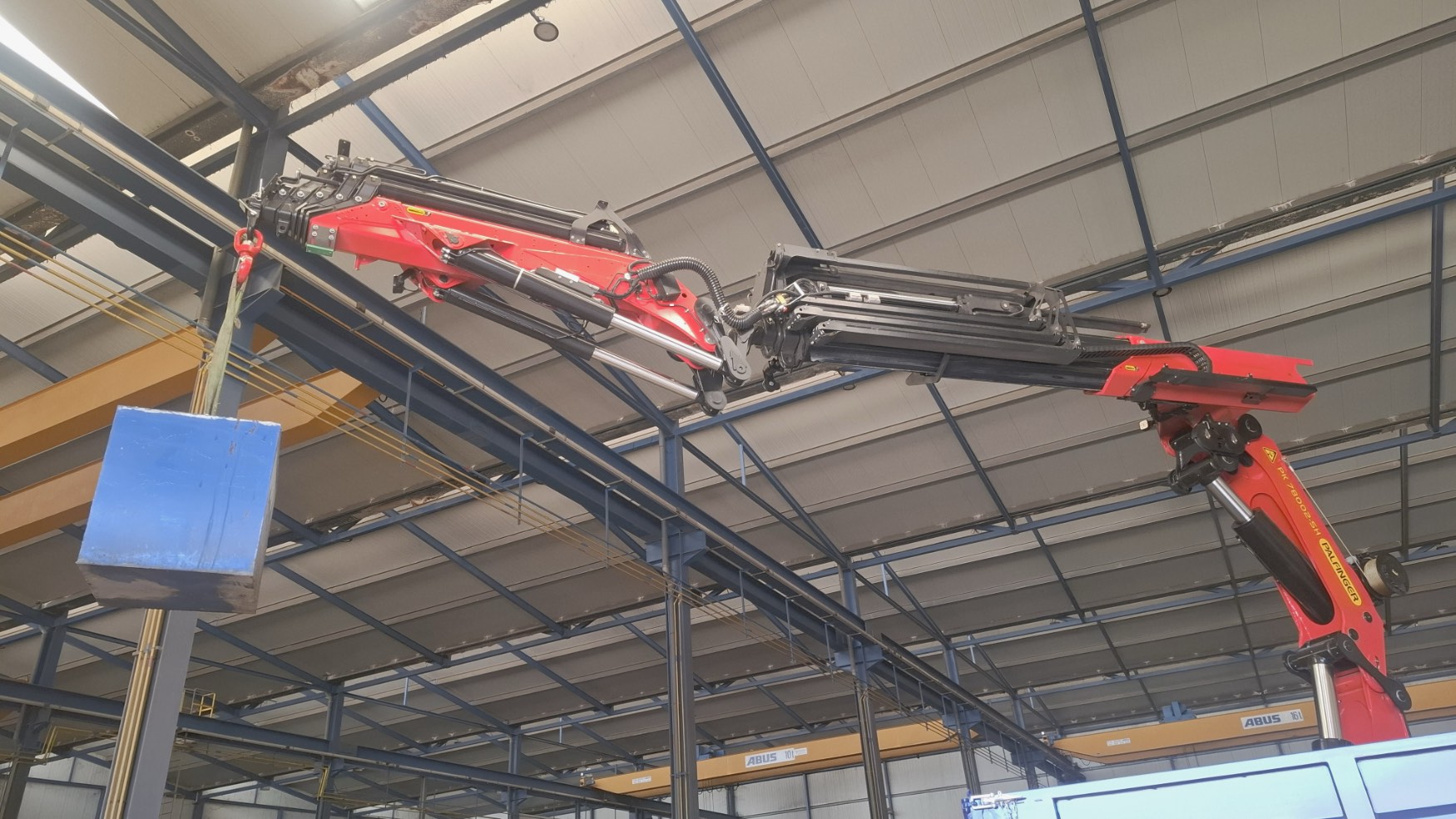 Este potente conjunto de camin gra ha sido montado por el Centro de Montaje Palfinger de Madrid