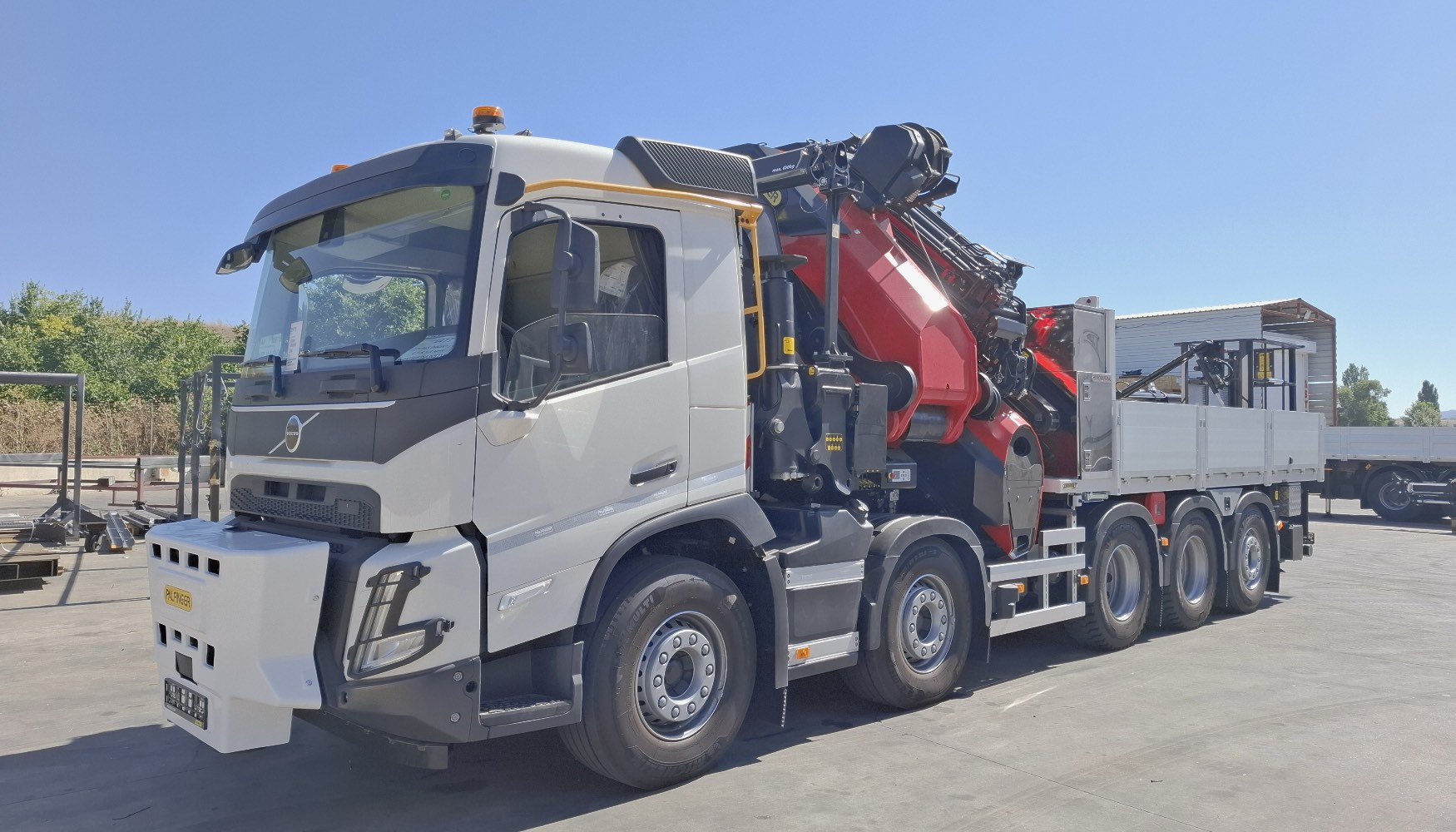 Esta gra est montada sobre Volvo FMX 500 hp 10x4