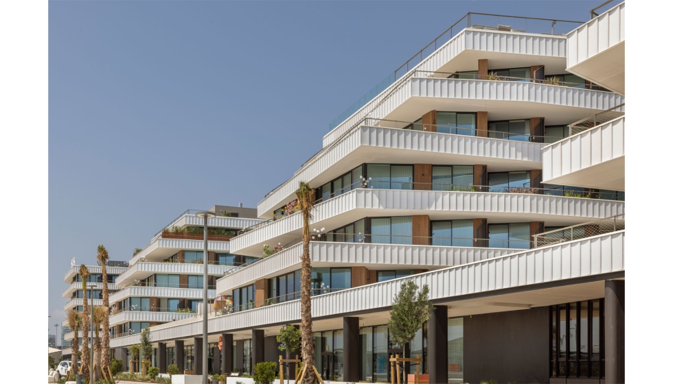 Se han instalado ms de 3.800 m de lamas de fachada, lo que representa una captura de aproximadamente 115 toneladas de CO2 equivalente...