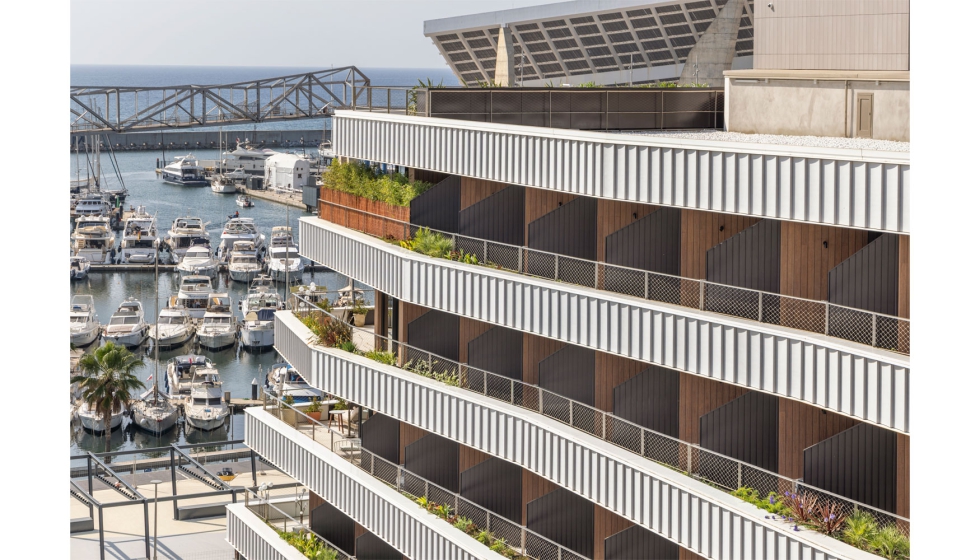 Adems de su impacto ambiental, DassoCTECH ofrece una durabilidad excepcional...