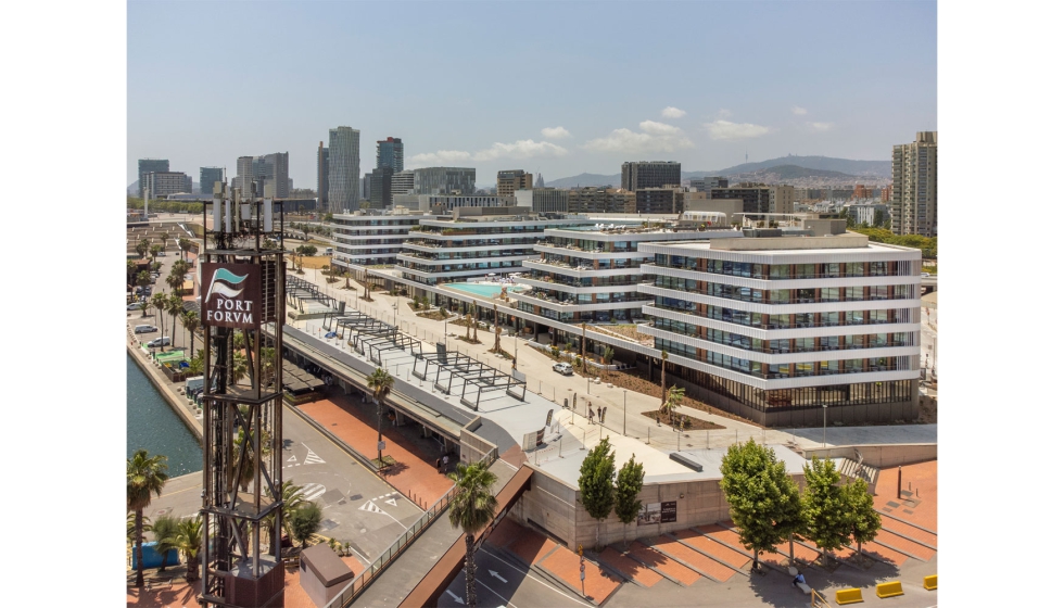 Las lamas instaladas en el Hotel Frum, capturan unas 115 toneladas de CO2, que equivalen a lo que emitira un coche disel recorriendo ms de 750...