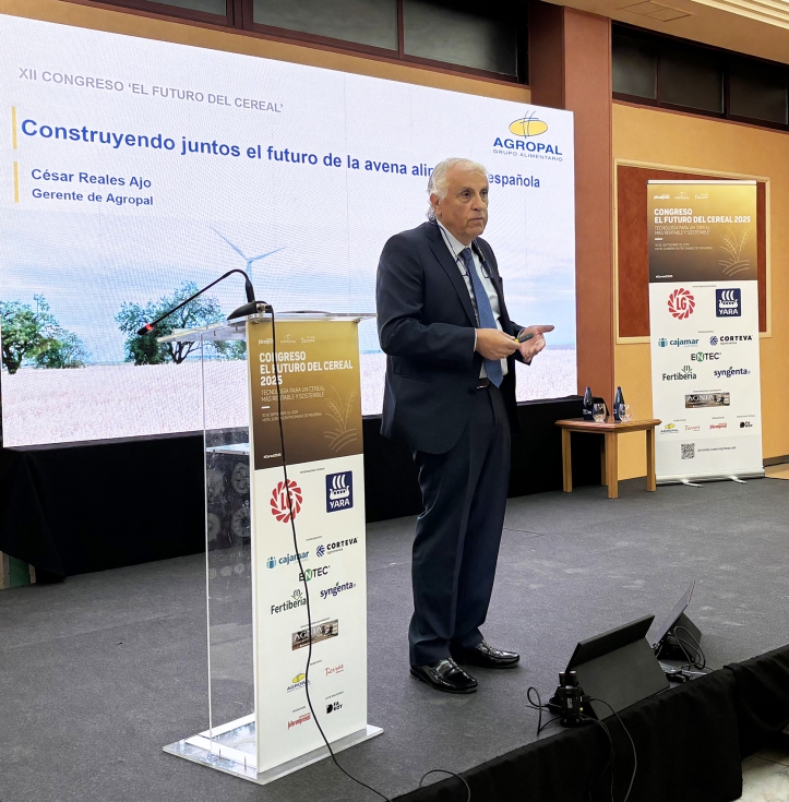 El gerente de Agropal, César Reales, presentó el proyecto NaturAvena en el que la cooperativa ha invertido 22 millones de euros... El gerente de Agropal, César Reales, presentó el proyecto NaturAvena en el que la cooperativa ha invertido 22 millones de euros...