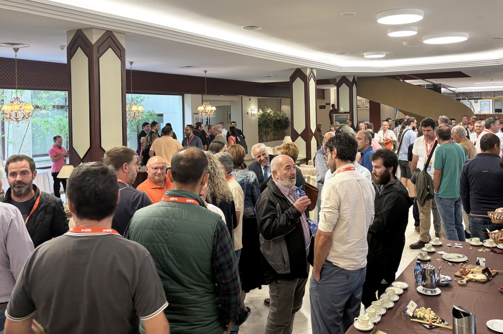 Asistentes al Congreso en la zona de networking Asistentes al Congreso en la zona de networking