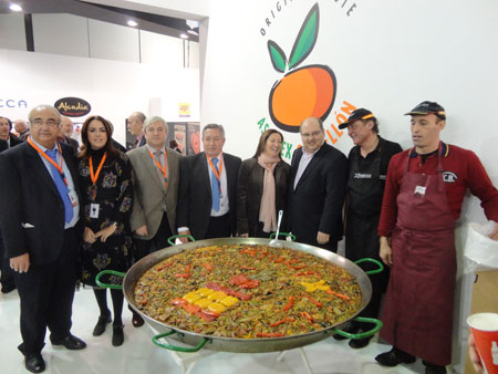 Directivos de ASOCIEX y de la Cmara de Comercio de Castelln con la Consellera de Agricultura en Fruit Logistica