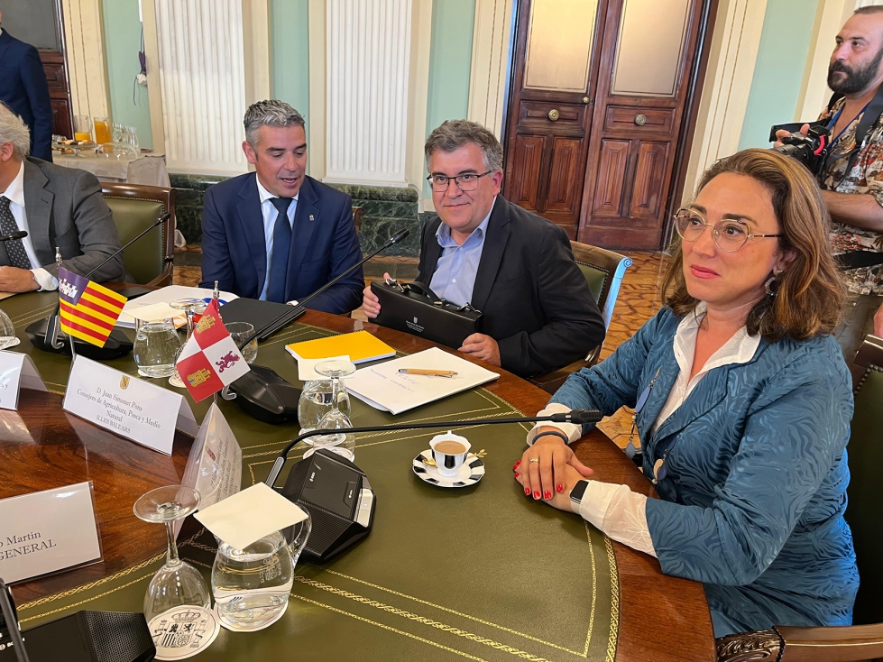La consejera de Agricultura, Ganader�a y Desarrollo Rural de Castilla y Le�n, Mar�a Gonz�lez...