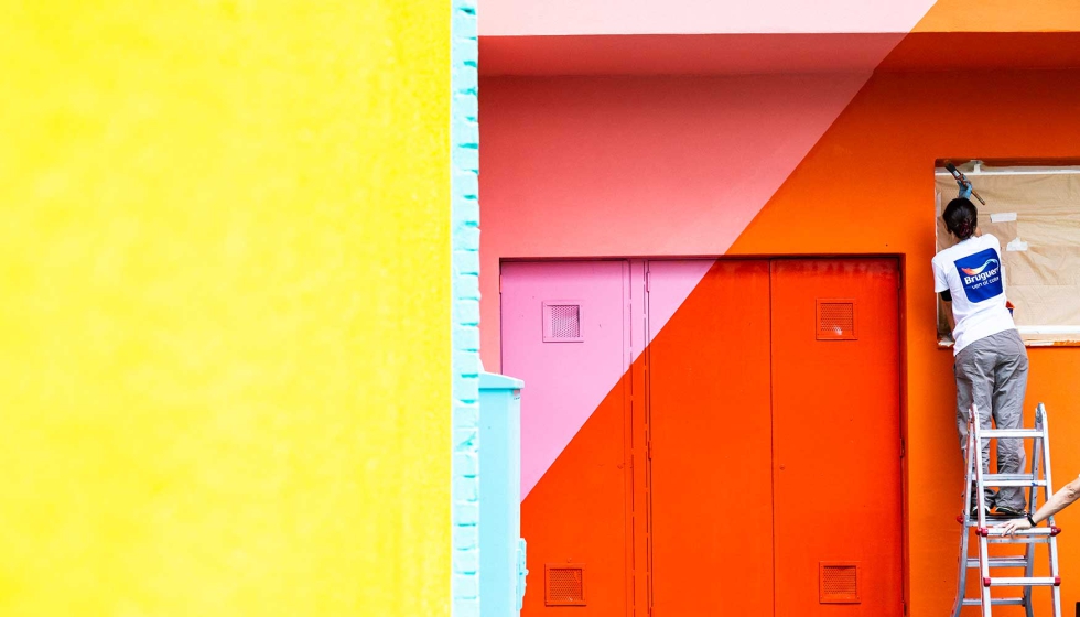 Bruguer aport� m�s de 300 litros de pintura para hacer posible la transformaci�n crom�tica del espacio