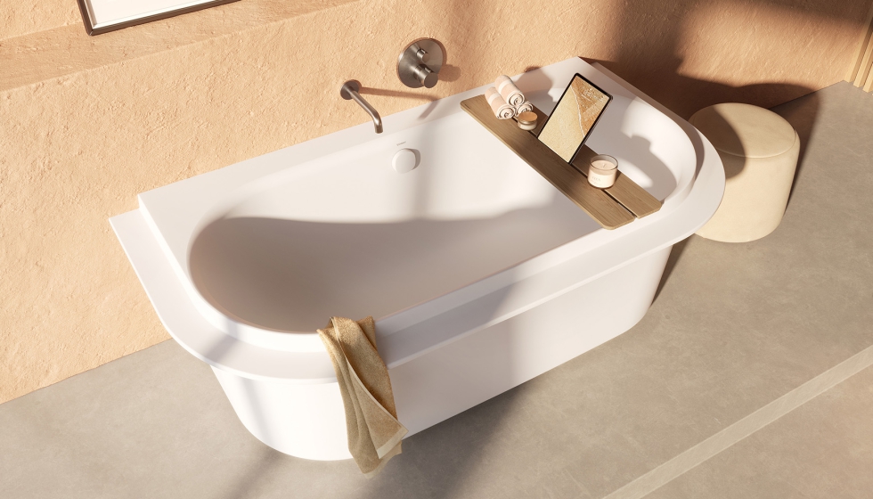 Fabricada en DuroCast, la ba�era Vitrium est� disponible en versi�n exenta o mural, para adaptarse a distintas configuraciones de ba�o...