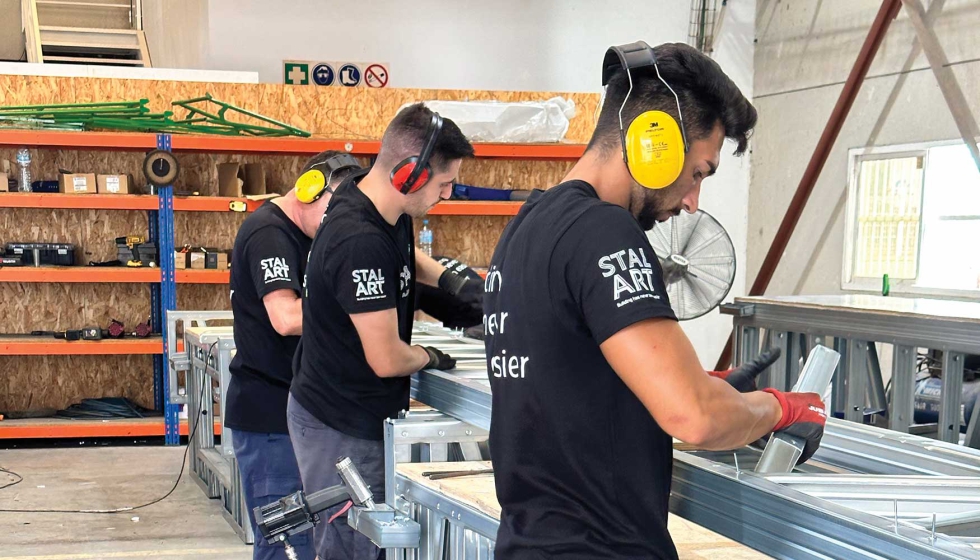 La produccin de sistemas y soluciones constructivas en fbrica permite un mayor control de los procesos y los materiales...