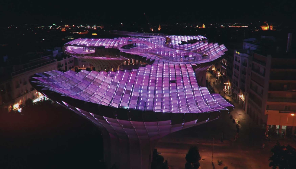 La iluminaci�n del mirador Setas de Sevilla es �nica en cada jornada para vivir una aut�ntica experiencia inmersiva