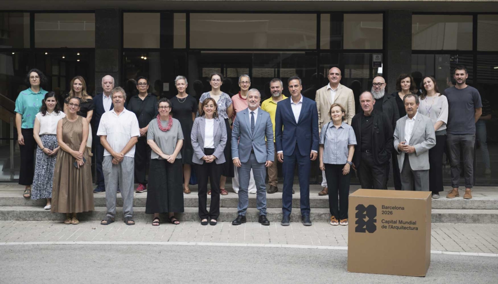 Foto de familia de representantes institucionales en la presentaci�n del programa de Barcelona Capital Mundial de la Arquitectura 2026...