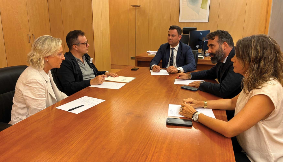 Representantes del CSCAE y PSOE en la reunin mantenida en el Congreso