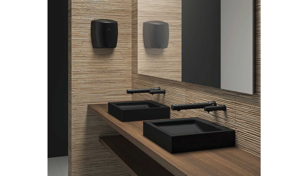 Grifos y dispensadores de jabn electrnicos Binoptic en acabado negro