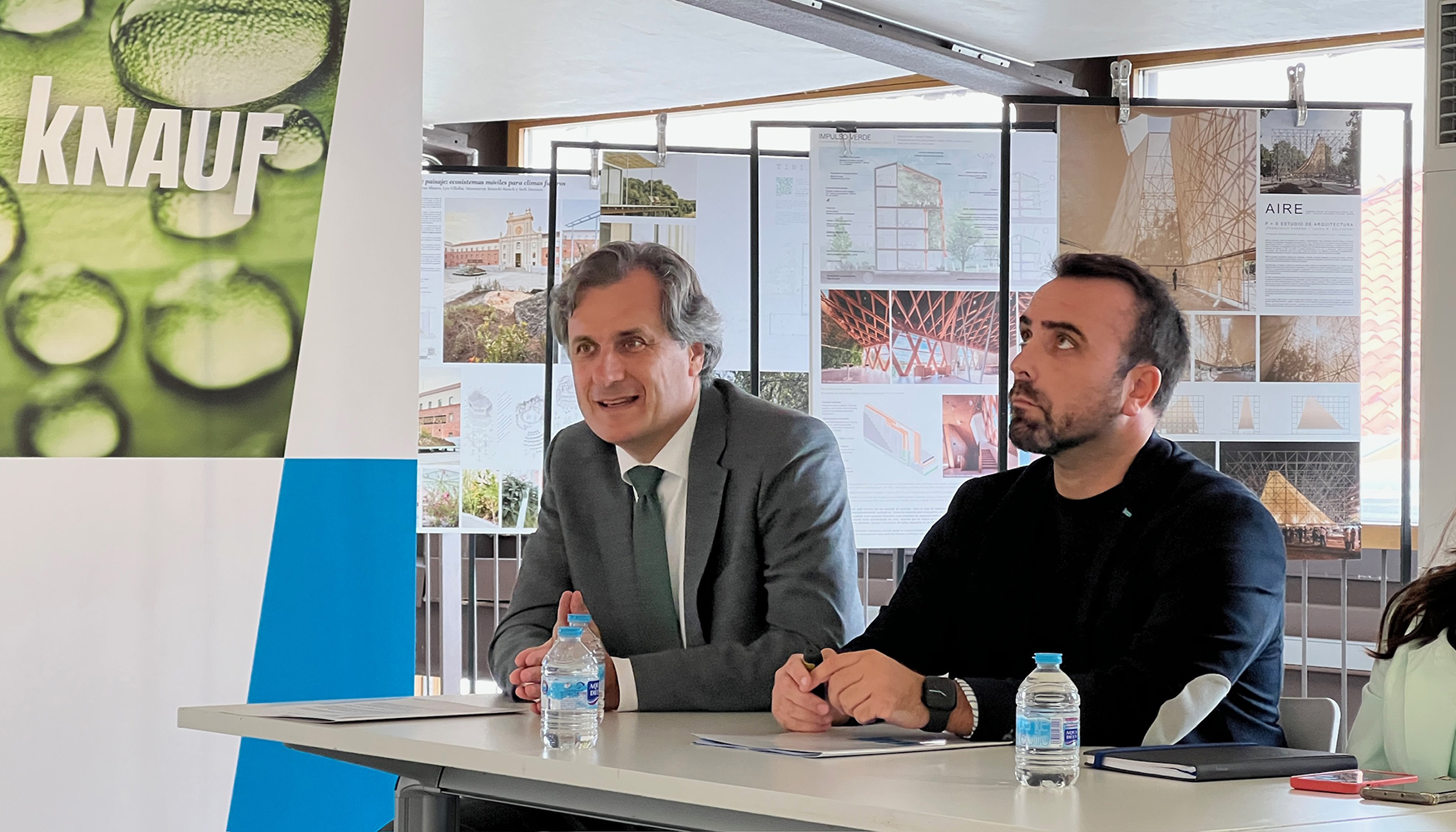 Alberto De Luca, Ceo de Knauf Ibrica (izquierda), y Adan Prieto, director de Sostenibilidad y Calidad de Knauf (derecha)...