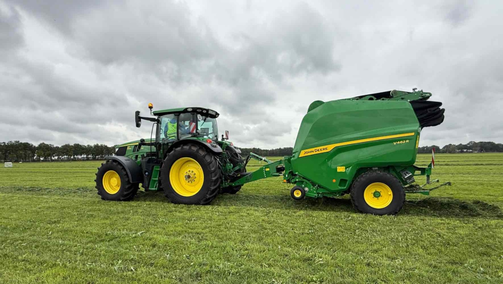 El enganche activo sigue automticamente los cordones de forraje curvados, incluso en las esquinas