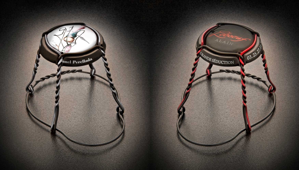 Chapa con relieve sin tinta y con relieve entintado