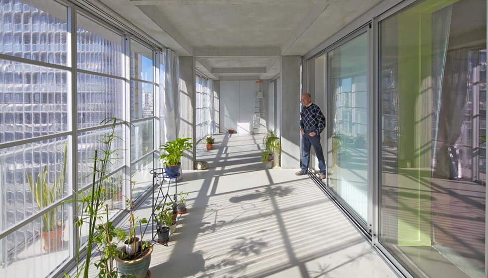 Detalle del espacio aadido a las unidades habitaciones en Burdeos, liderado por Lacaton, en 2016 por mtodos modernos de construccin...