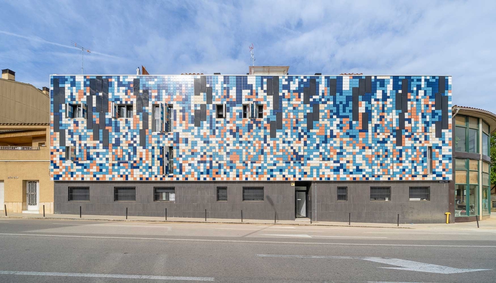 Fachada en un edificio de Terrassa bajo el sistema plug-and-use dentro del proyecto europeo Plural