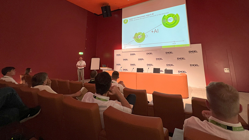 Hannes Zach, respons�vel pelas vendas de solu��es digitais da Engel, apresentou as novas ferramentas digitais da empresa...