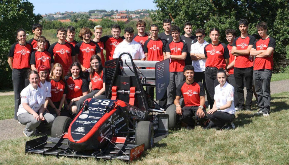 Equipo universitario Uniovi e-Tech Racing, junto a su nuevo monoplaza elctrico Habrok Evo