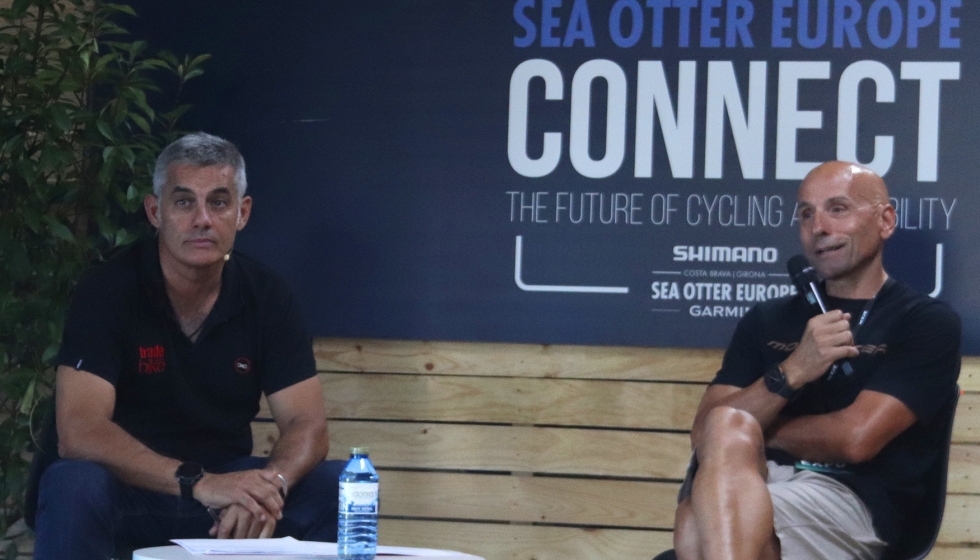 El Sector Opina en Sea Otter Connect. A la izquierda, Toni Amat. A la derecha, Jernimo Vzquez (Mondraker)