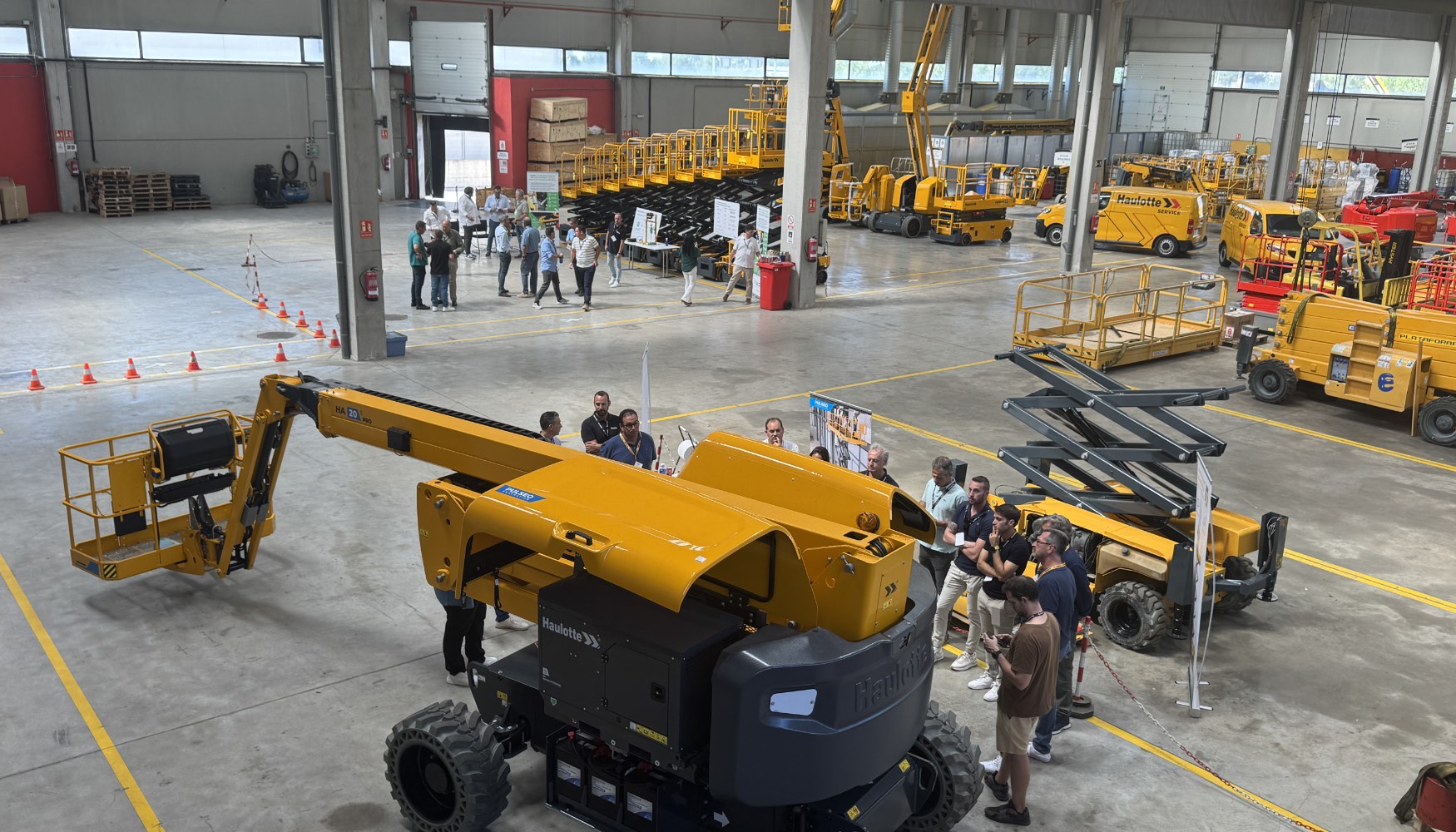 En el interior de la nave se dieron los talleres de FASTN y Pulseo