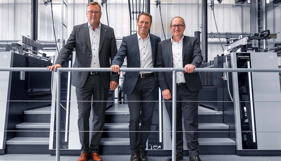 Stefan Kuper, director de la Regi�n Norte de Heidelberg Druckmaschinen Vertrieb Deutschland GmbH; Ralph Dittmann, director general del grupo WKS...
