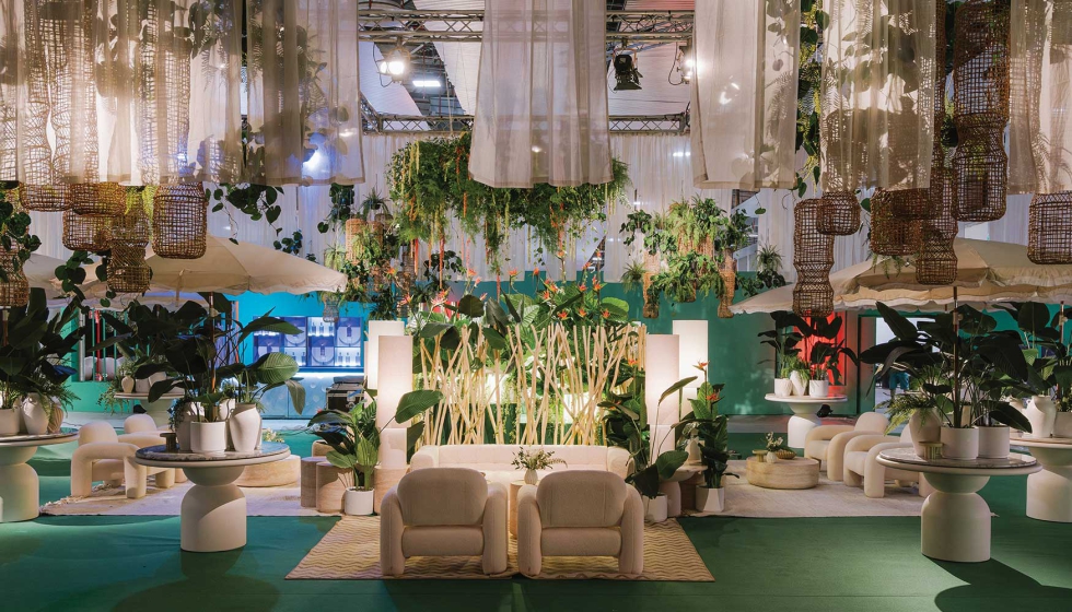 Kissing room by Ra�l Martins