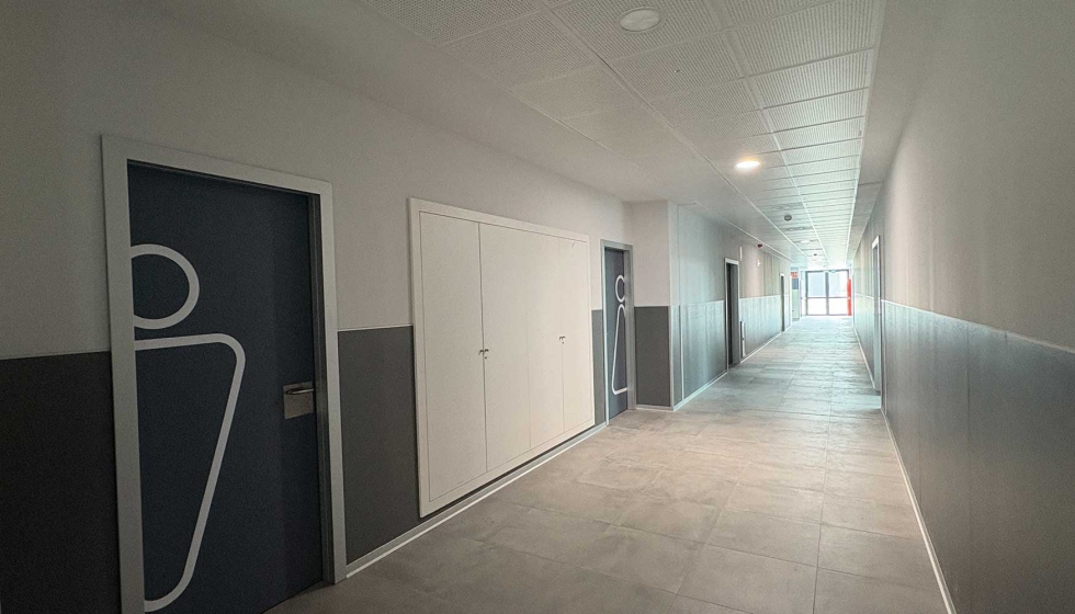 Las placas de los techos de Gyptone Activ�Air, una soluci�n perforada, permite corregir la ac�stica de los espacios