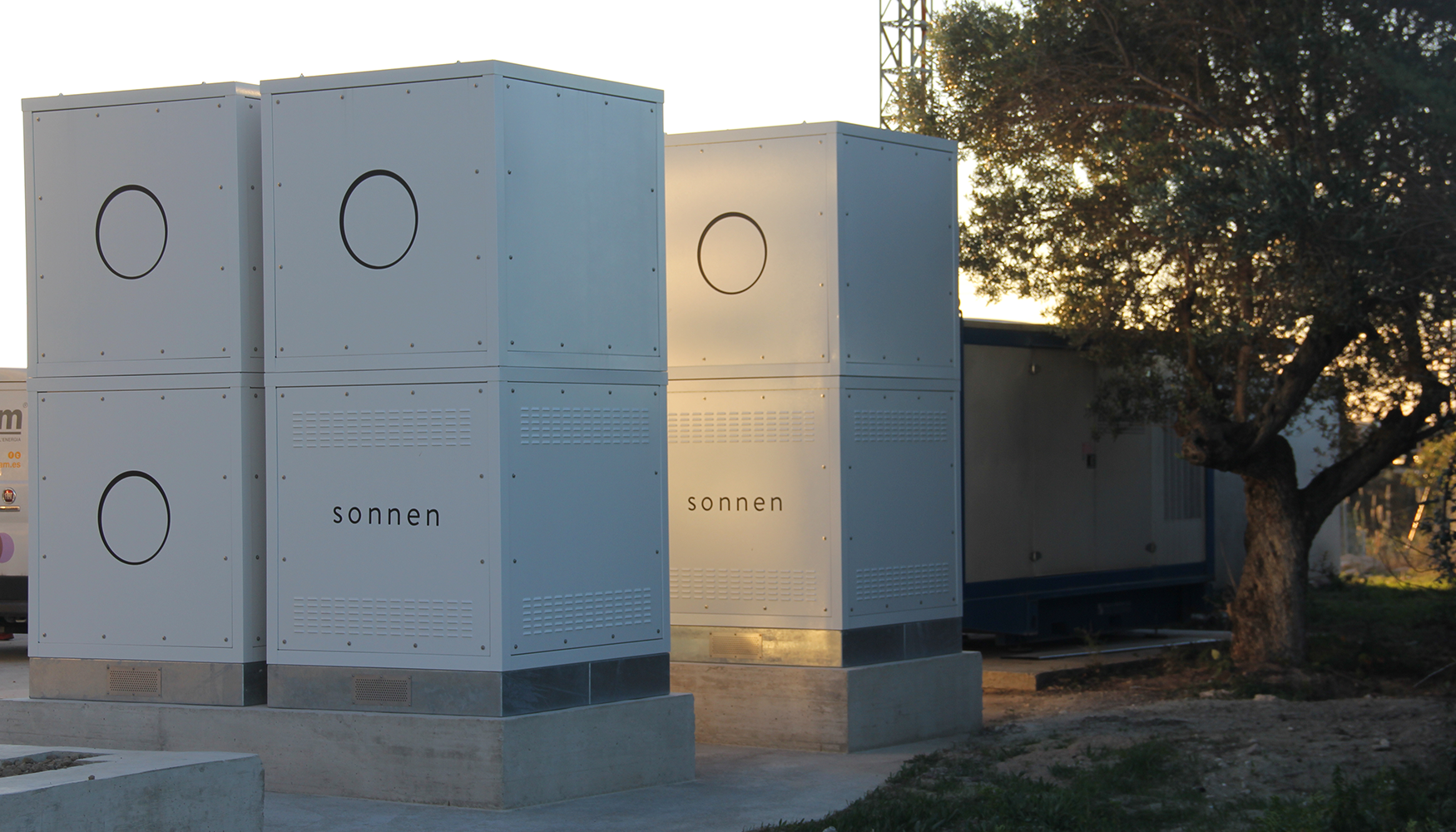 sonnenPro FlexStack instalada en exterior. Dise�ada para instalaciones industriales